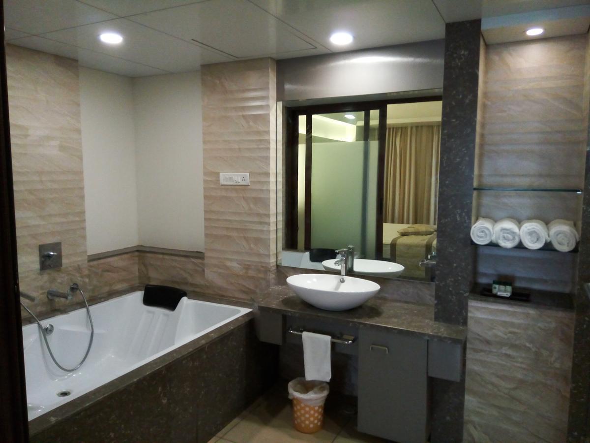 Hotel Miramar دامان المظهر الخارجي الصورة